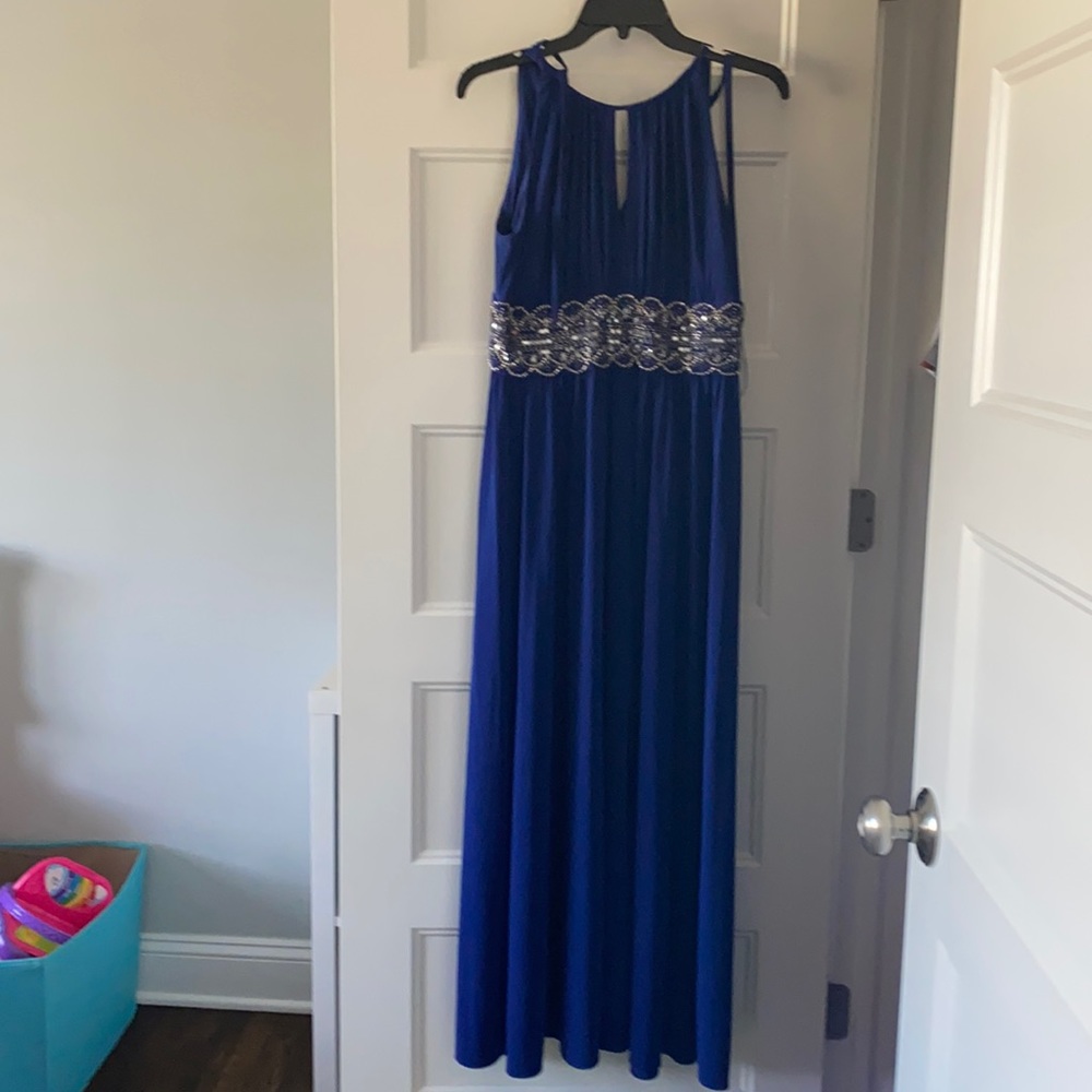 Blue sleeveless long sequin beaded accent evening dress size 8P